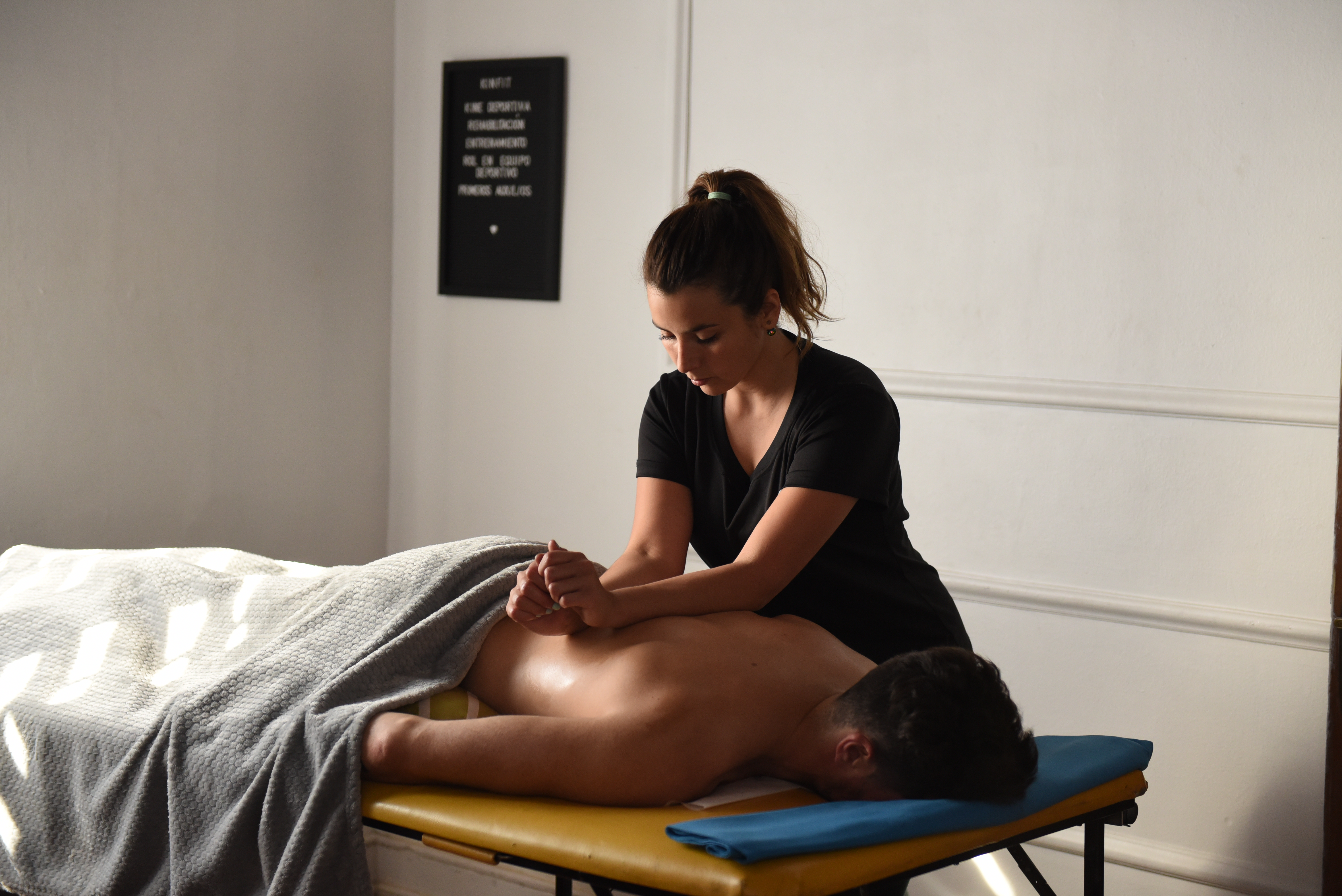 Masaje terapéutico profesional en Kinfit Viña del Mar